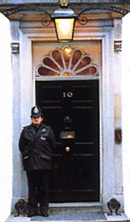 londondowningstreet.jpg (15221 Byte)