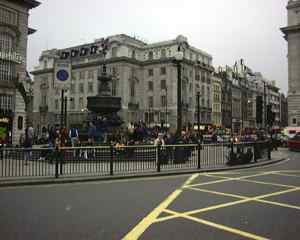 londonpicadillycircus.jpg (8946 Byte)