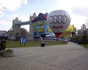 londontowerbridgemarathon.jpg (7176 Byte)