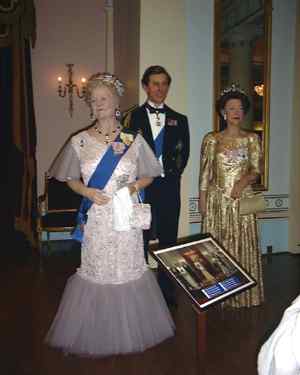 londonwachsfigurroyalfamily.jpg (10422 Byte)