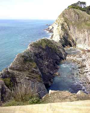 lulworthdurdledoor1.jpg (14849 Byte)