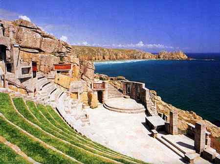 minacktheatre.jpg (20077 Byte)