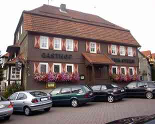 02-poppenhausen_marktplatz_gasthaus.jpg (9076 Byte)