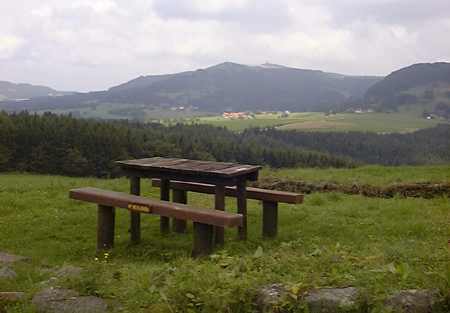 03-blick-wachtkueppel-zur-wasserkuppe.jpg (14007 Byte)