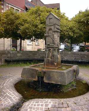 14-1brunnen-poppenhausen.jpg (20104 Byte)